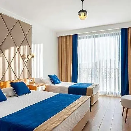 The Sansa & Hotel 3*