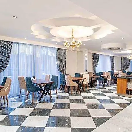 The Sansa & Hotel 3*