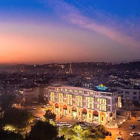 The Sansa & Hotel 3*