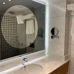 Hotel The Sansa &