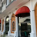 The Sansa & Hotel 3*